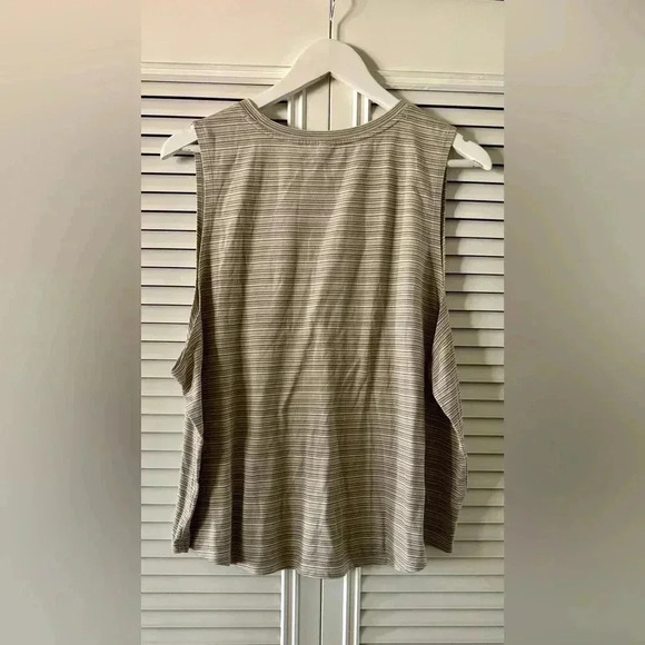 Athleta Women’s Cloudlight Muscle Tank Striped Tuscan Olive SZ 2X (E7) - Picture 3 of 9